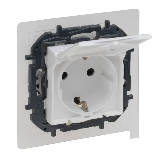 Niloé Step - Tomada 2P+T tipo Schuko - Estanque IP 44 - (Nova versão) - Branco