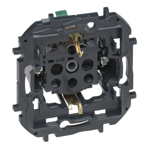 Niloé Step - Tomada 2P+T tipo Schuko 16A - 250V~ - Ligadores automáticos