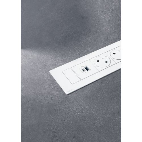 Incara Multilink - 3x2P+T Schuko/1xUSB A+C 15W/3xRJ45 C.6 UTP - 12 mód. - Branco